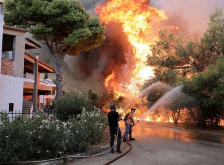 Φωτιά στη Βαρυμπόμπη – Γιατί βγήκε εκτός ελέγχου η πυρκαγιά | ΣΥΝΕΙΔΗΣΗ