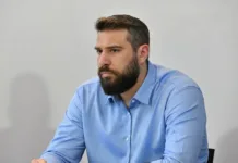 Δήλωση του Δημάρχου Πετρούπολης Βαγγέλη Σίμου: “Νέα ανάλγητη συμπεριφορά των «κορακιών»”