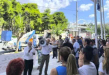 Συγκέντρωση εργαζομένων έξω από το Δημαρχείο Χαϊδαρίου