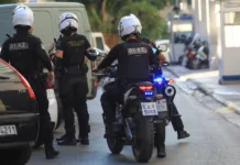 Τρεις συλλήψεις για απάτη σε βάρος 88χρονου στον Άγιο Δημήτριο Περιπολικό της αστυνομίας στον Άγιο Δημήτριο