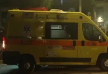 Τραγωδία στη Λάρισα: 15χρονος κατέρρευσε και πέθανε περιμένοντας ασθενοφόρο για 56 λεπτά Ασθενοφόρο σε δρόμο στη Λάρισα τη νύχτα
