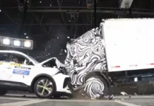 Chery Tiggo 7 έκανε μετωπική σύγκρουση με φορτηγό σε επίδειξη ασφάλειας στην Κίνα Chery Tiggo 7 σε δοκιμή πρόσκρουσης