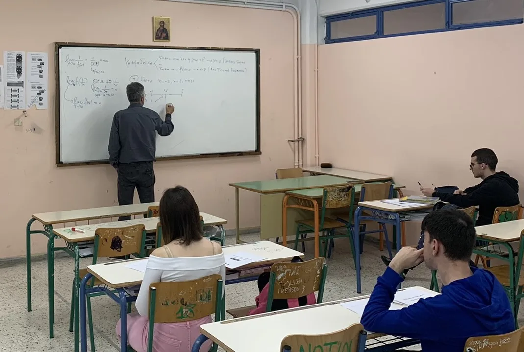 Δήμος Μαραθώνος: Ξεκίνησαν δωρεάν μαθήματα αλβανικής γλώσσας για παιδιά μεταναστών